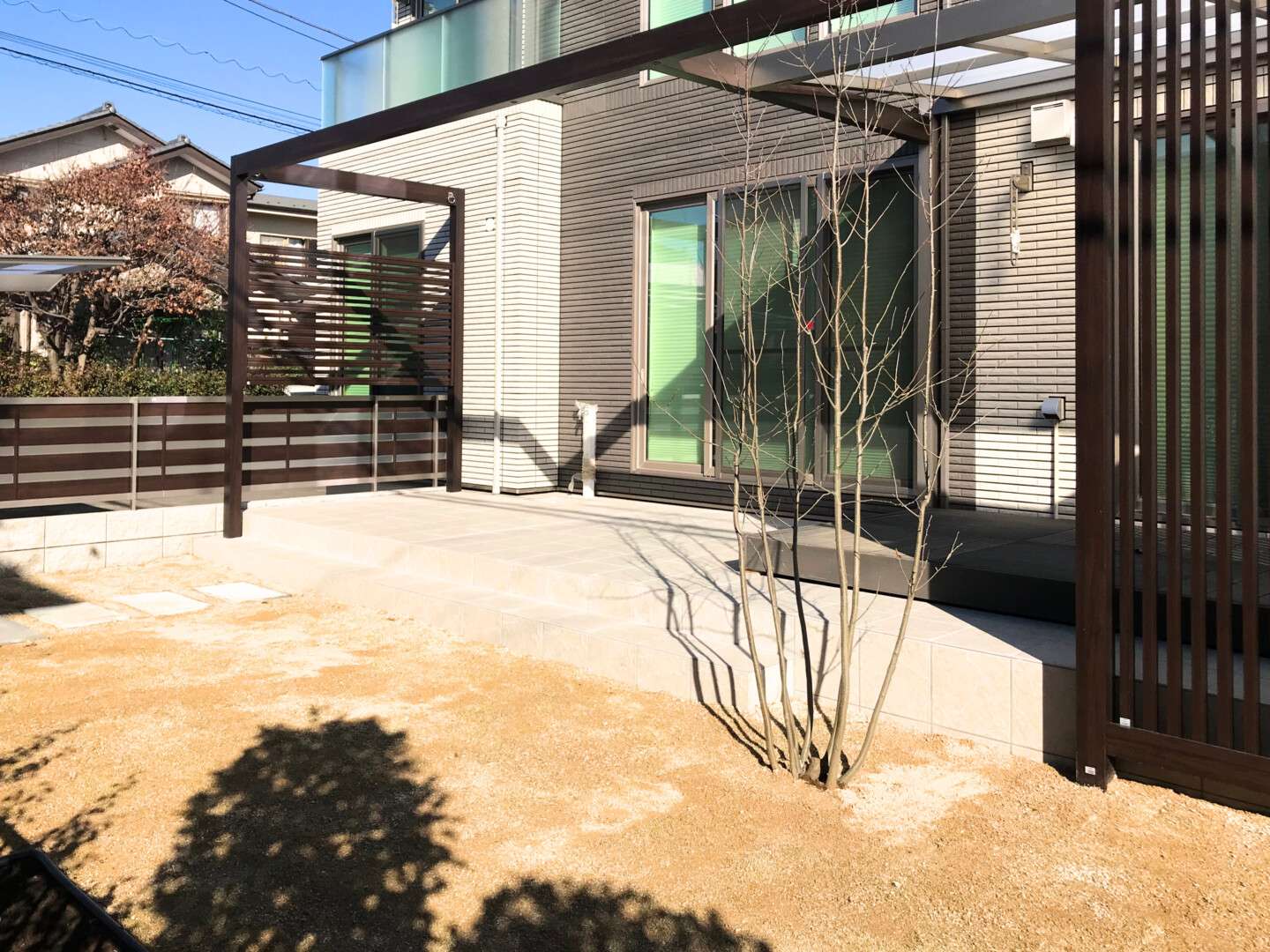 プラスGのフレームと屋根で全天候対応したラグジュアリーな空間