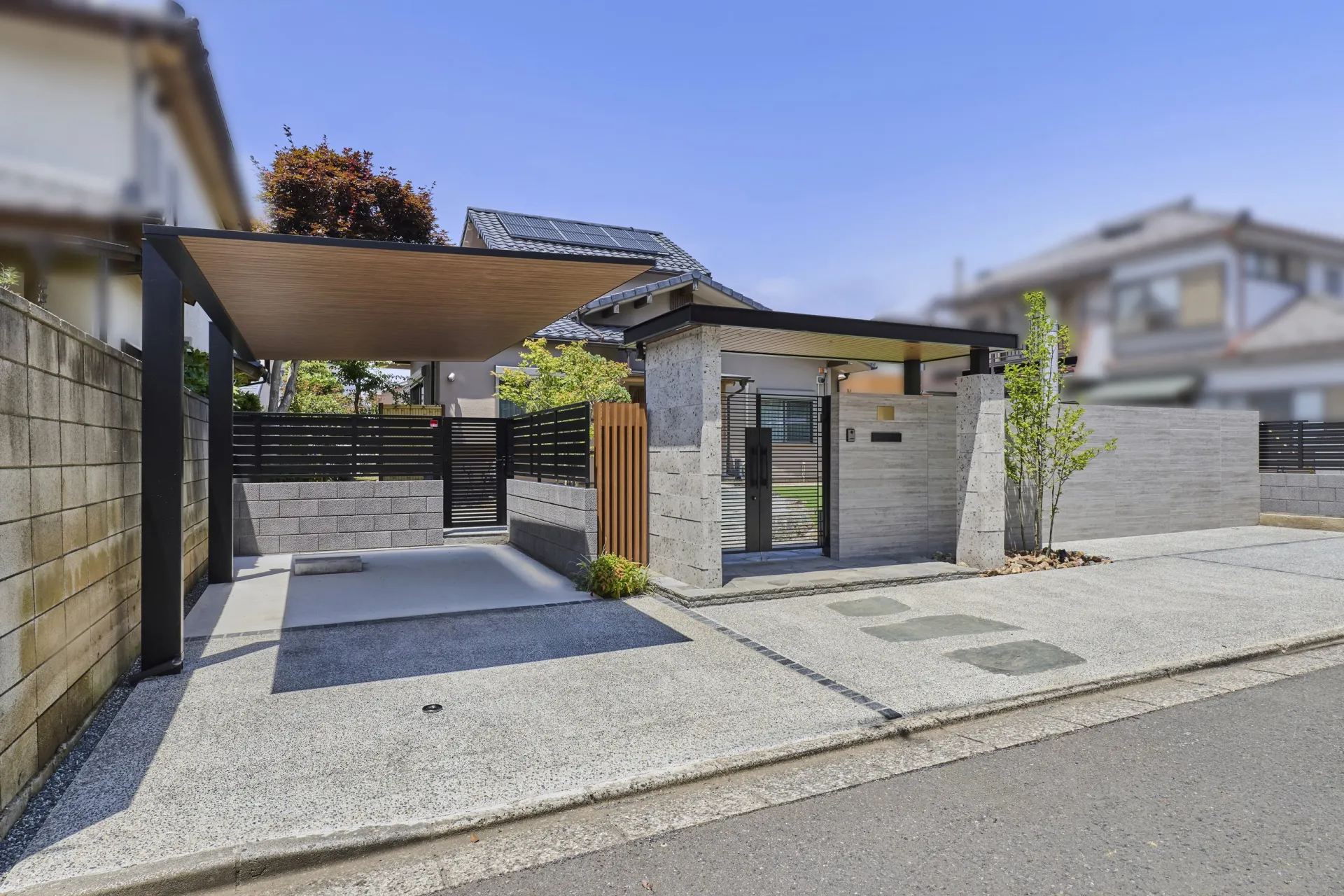 川越市の純和風住宅リノベーションにあわせて施工した、和モダン外構の全景