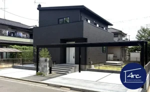 黒い外壁の一条工務店住宅とスタイリッシュな新築外構